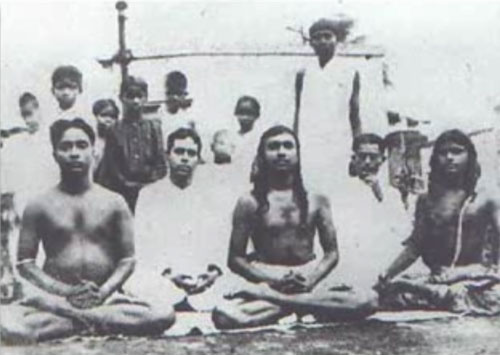 paramahansa yogananda wearing astrological bangles